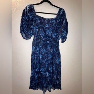 Blue floral short sleeve dress.
